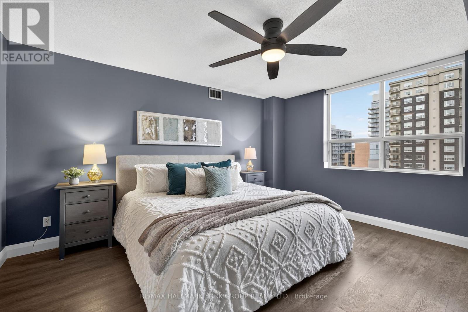 906 - 250 Davis Drive, Newmarket (Central Newmarket), Ontario  L3Y 7T7 - Photo 8 - N13014926