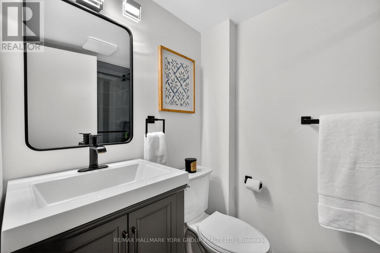 906 - 250 Davis Drive, Newmarket (Central Newmarket), Ontario  L3Y 7T7 - Photo 9 - N13014926