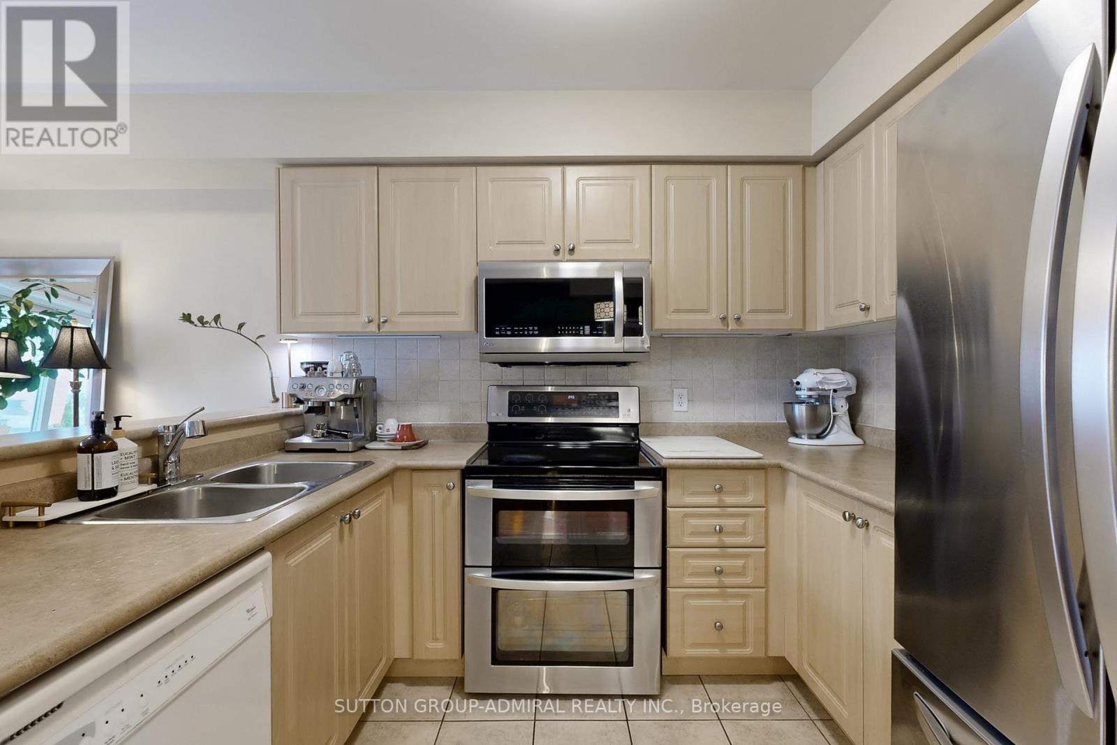 80 Walkview Crescent, Richmond Hill, Ontario  L4E 4H6 - Photo 9 - N13014956