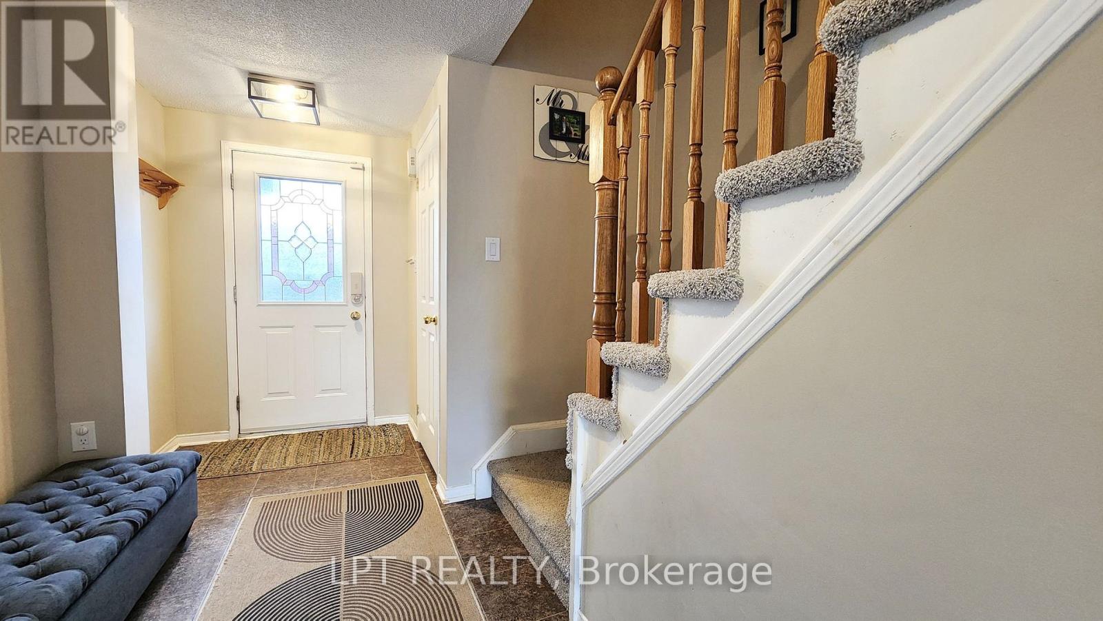 39 Raymond Crescent, Barrie, Ontario  L4N 0X6 - Photo 4 - S13014924