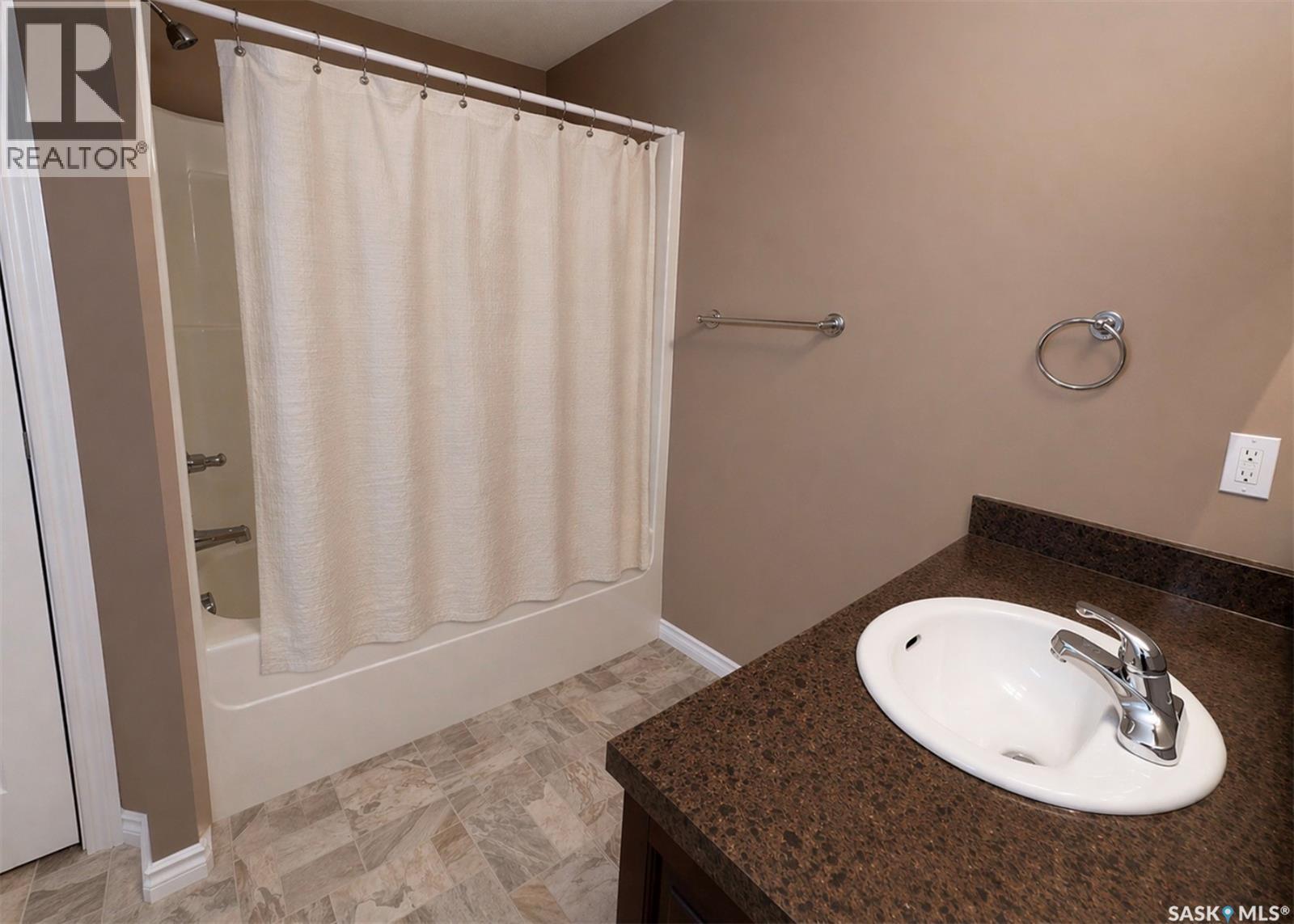 D2 33 Wood Lily Drive, Moose Jaw, Saskatchewan  S6J 1B4 - Photo 24 - SK033120