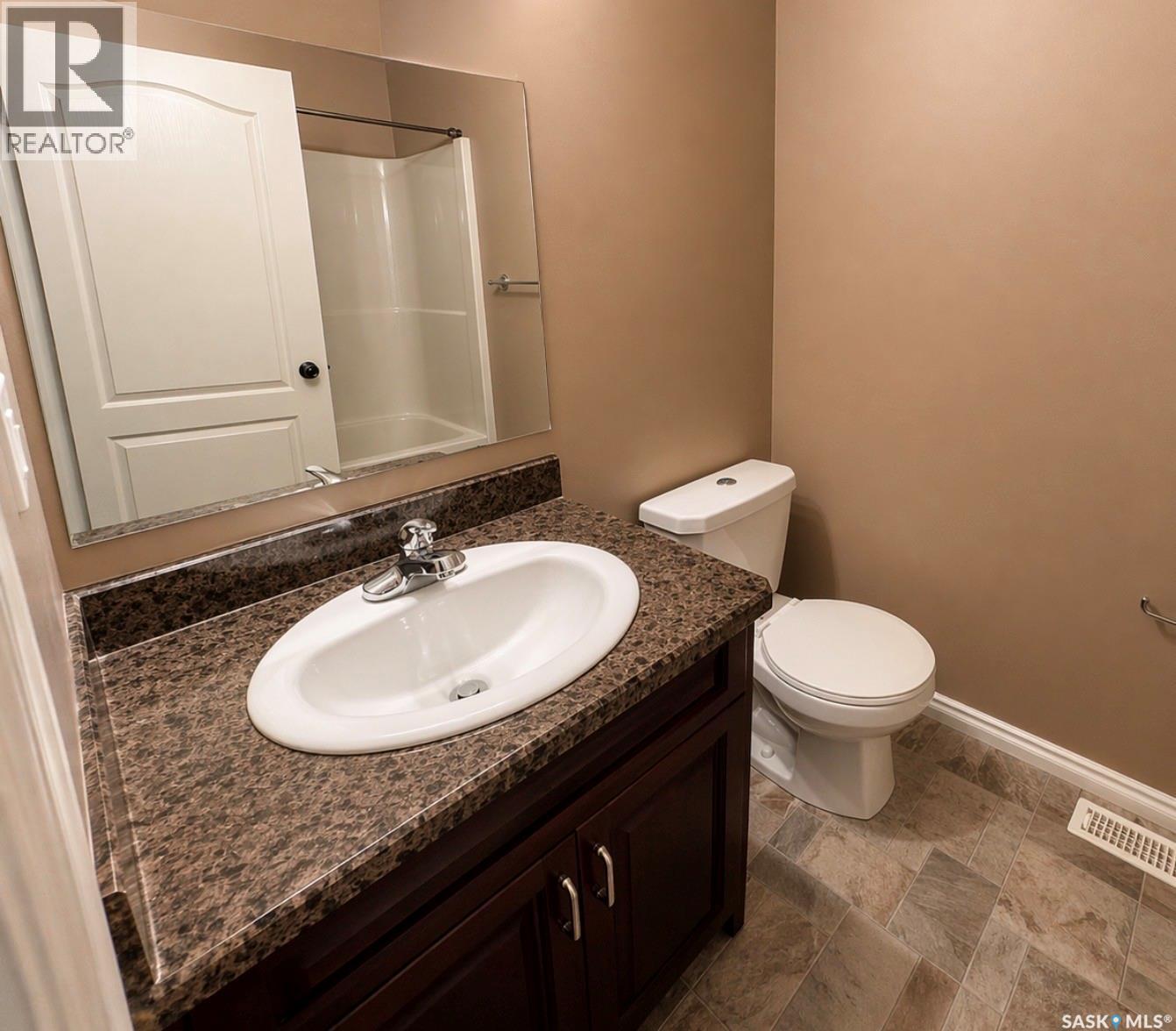 D2 33 Wood Lily Drive, Moose Jaw, Saskatchewan  S6J 1B4 - Photo 27 - SK033120