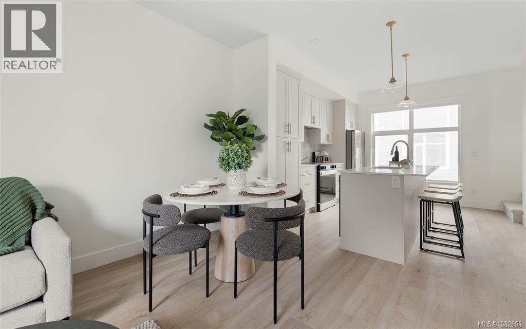 11 2536 Shelbourne St, Victoria, British Columbia  V8R 4L5 - Photo 12 - 1032653