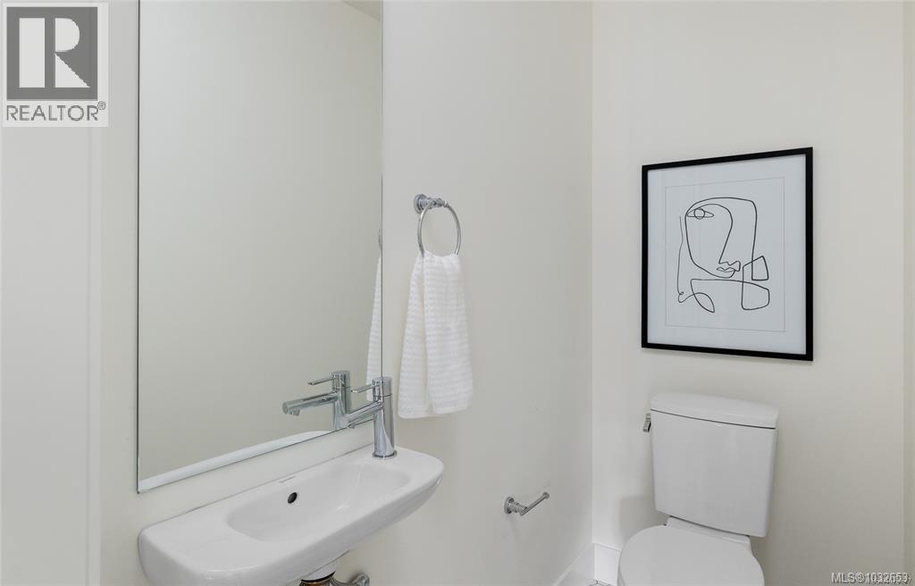 11 2536 Shelbourne St, Victoria, British Columbia  V8R 4L5 - Photo 15 - 1032653