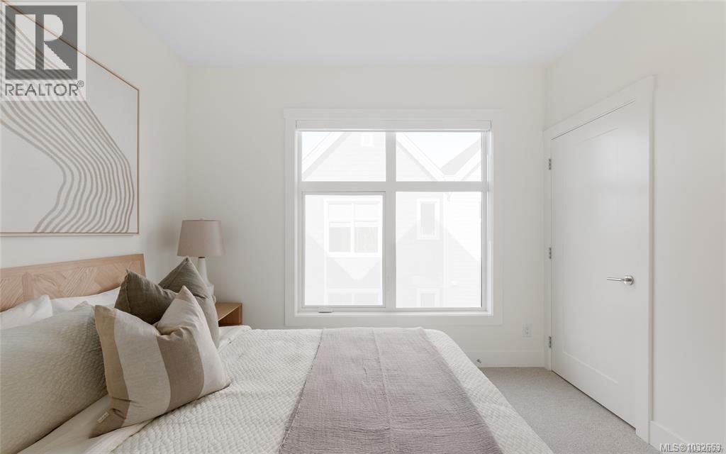 11 2536 Shelbourne St, Victoria, British Columbia  V8R 4L5 - Photo 23 - 1032653