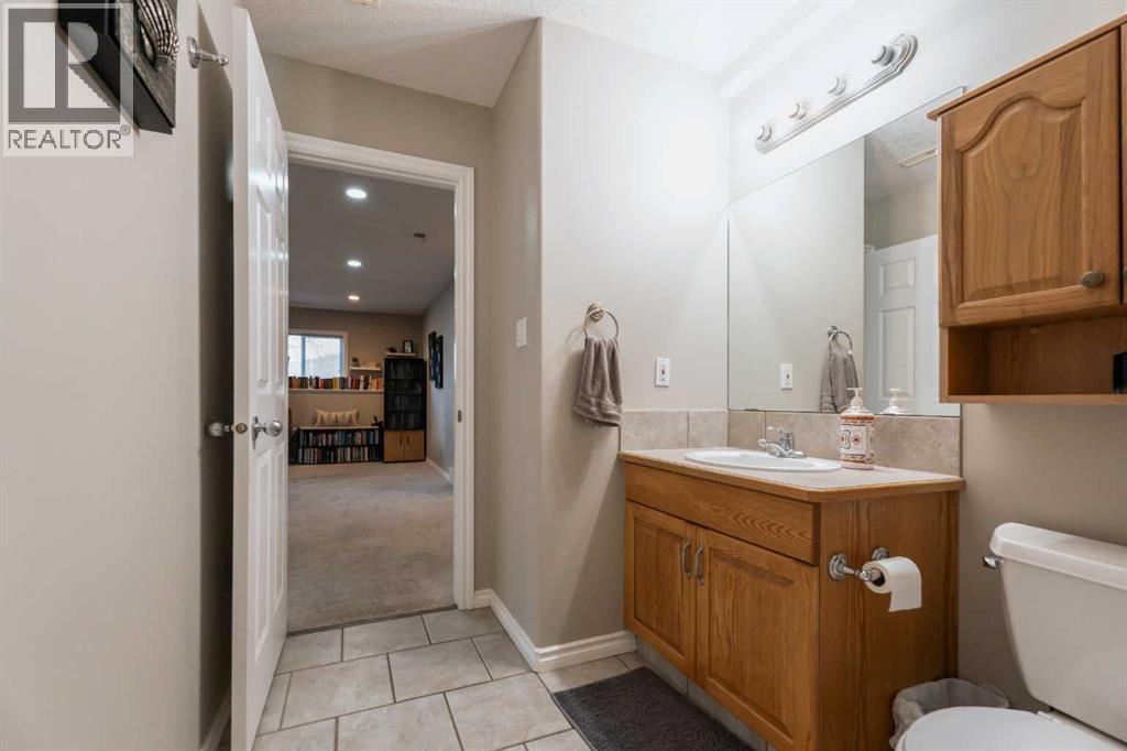 65 Heritage Circle W, Lethbridge, Alberta  T1K 7T3 - Photo 40 - A2289412