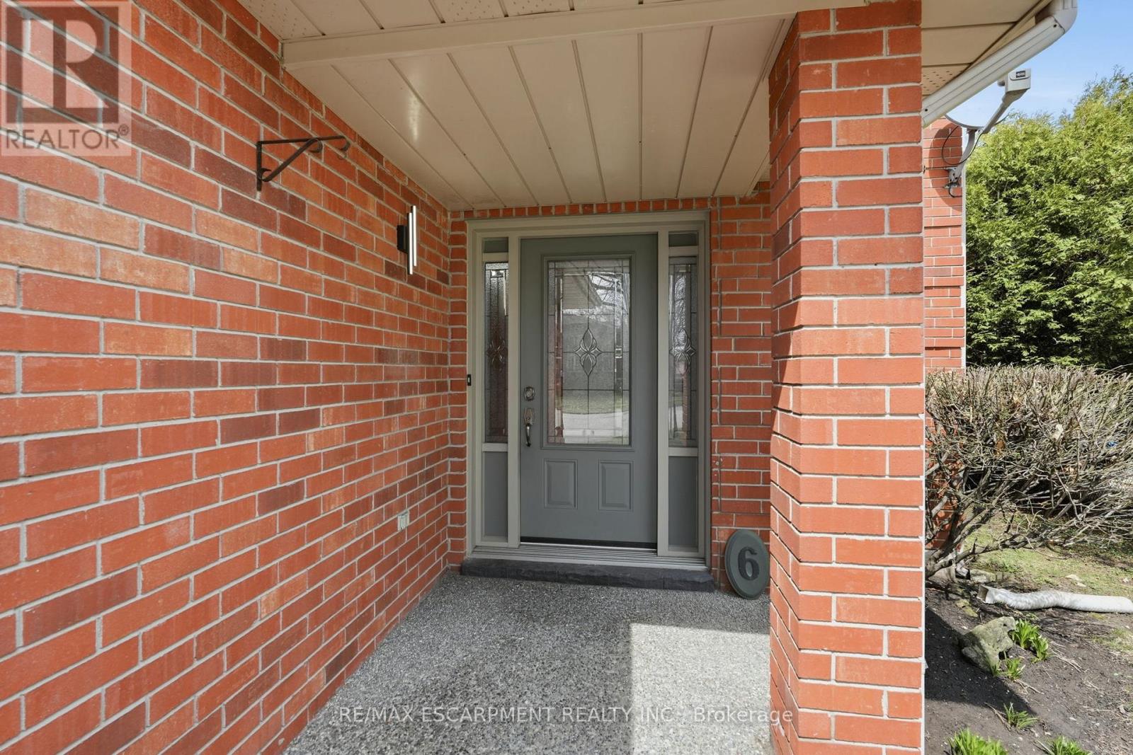 6 Woodcroft Crescent, Hamilton, Ontario  L8B 0H1 - Photo 3 - X13014904