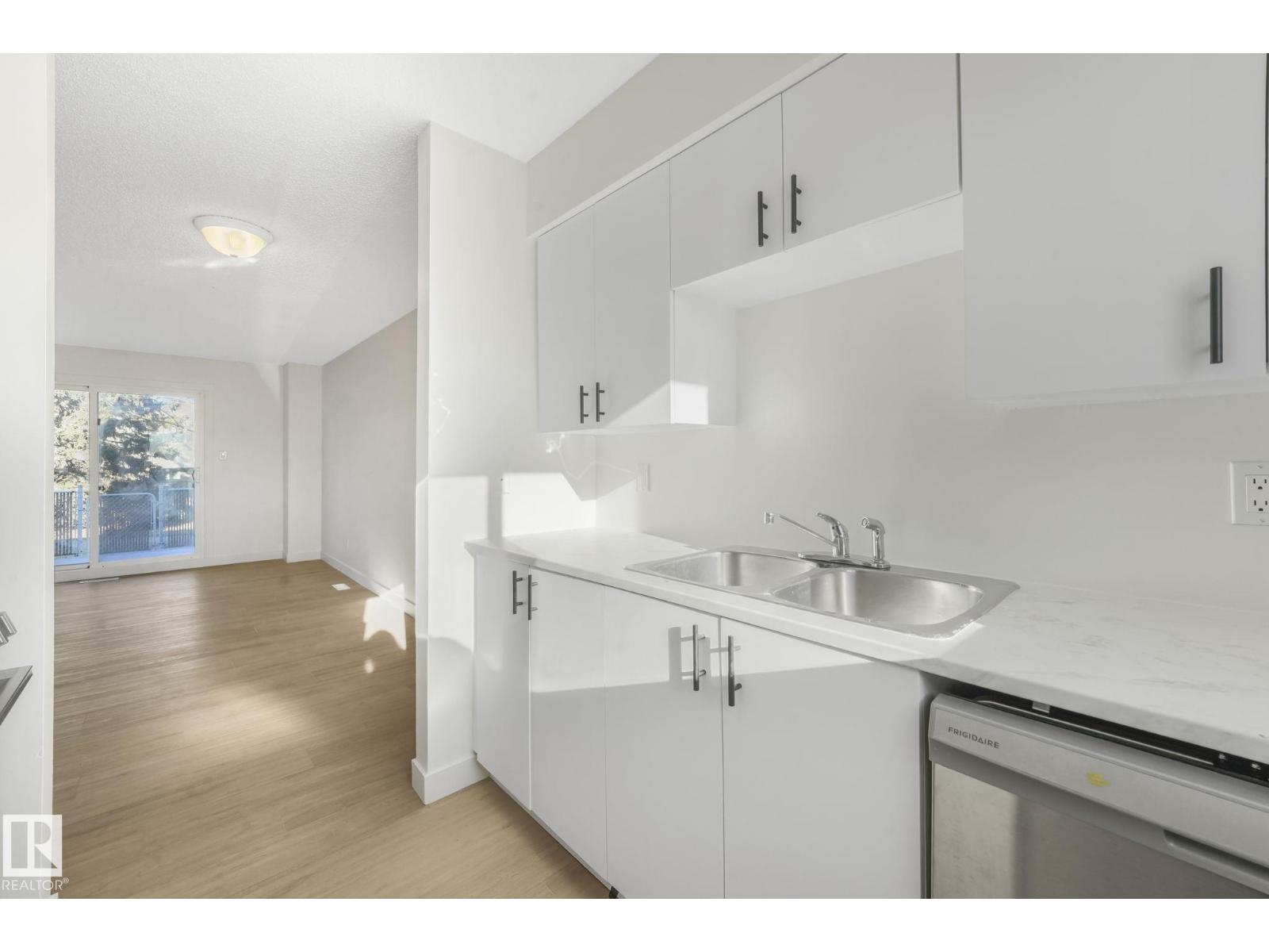 5833 Riverbend Rd Nw, Edmonton, Alberta  T6H 5A8 - Photo 6 - E4482971