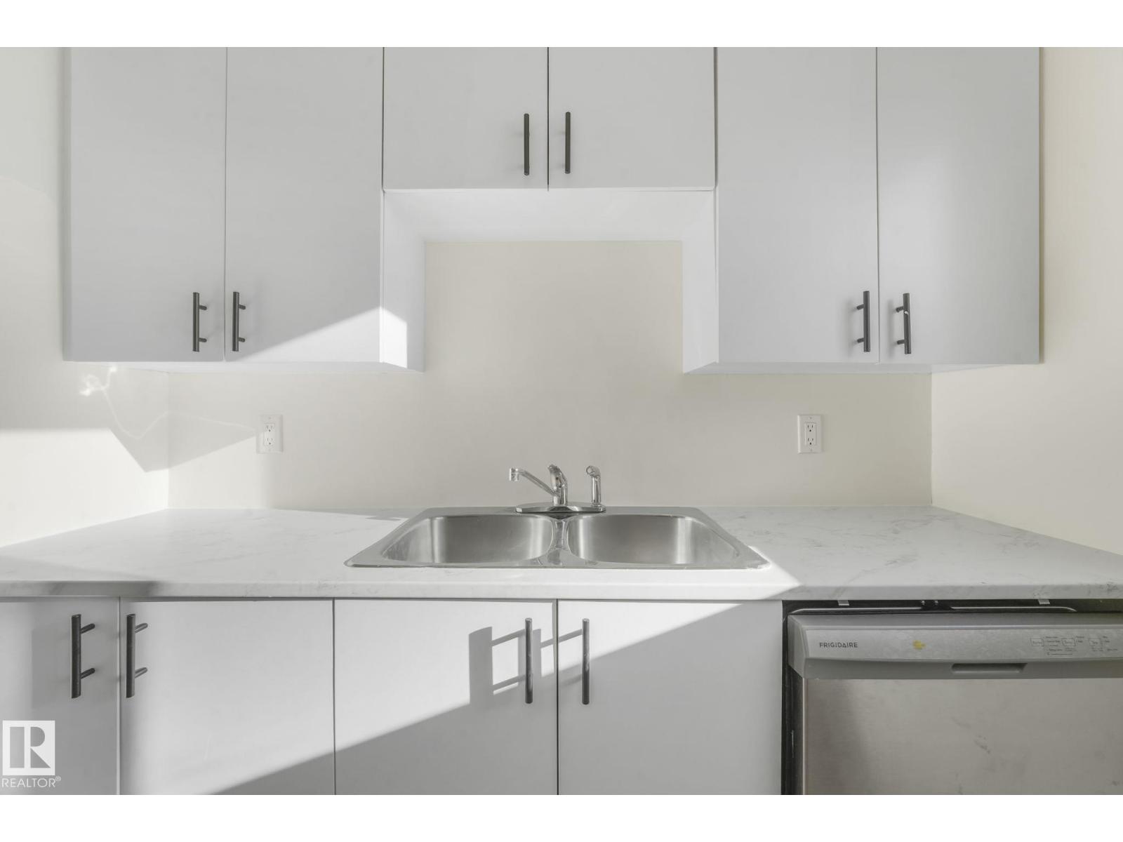 5833 Riverbend Rd Nw, Edmonton, Alberta  T6H 5A8 - Photo 8 - E4482971