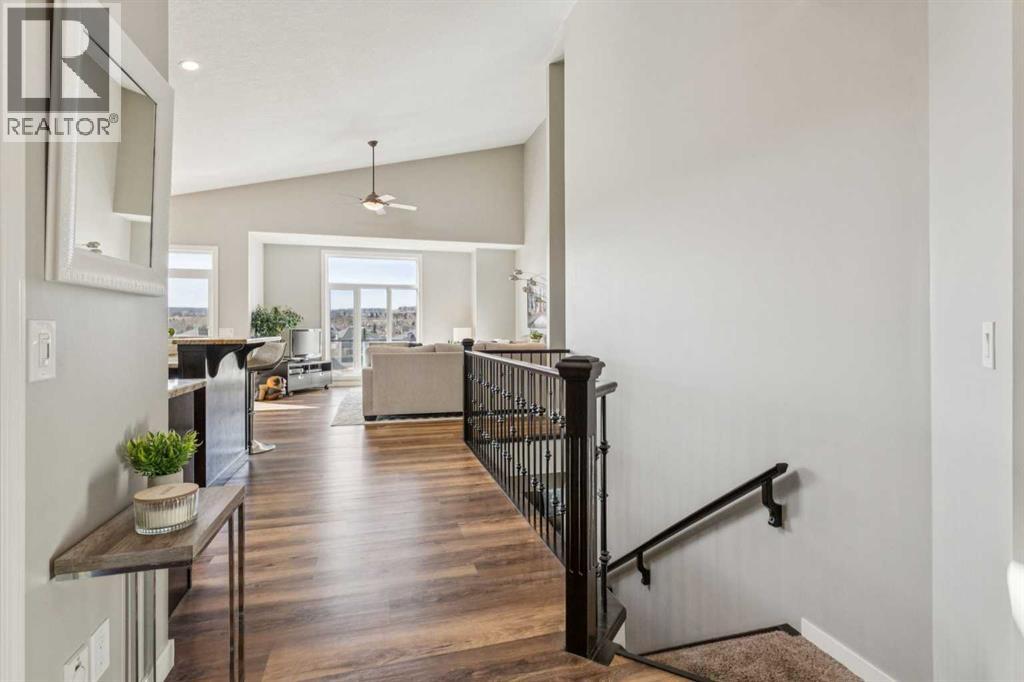 70 Hidden Creek Road NW, Calgary, Alberta  T3A 6E7 - Photo 4 - A2302462