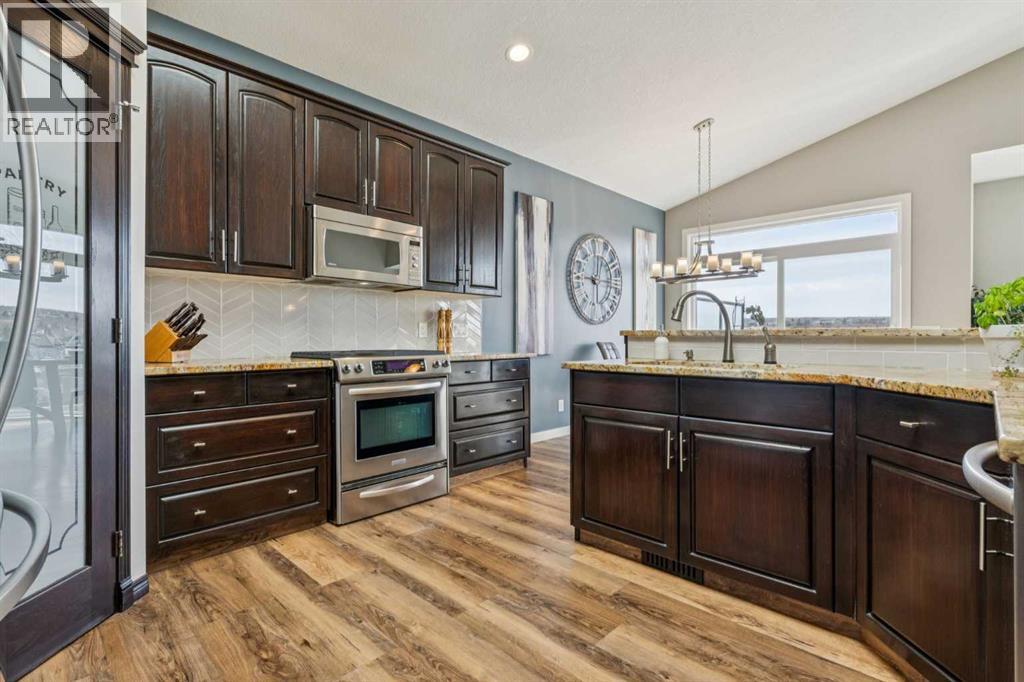 70 Hidden Creek Road NW, Calgary, Alberta  T3A 6E7 - Photo 9 - A2302462