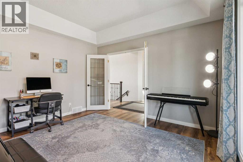 70 Hidden Creek Road NW, Calgary, Alberta  T3A 6E7 - Photo 6 - A2302462