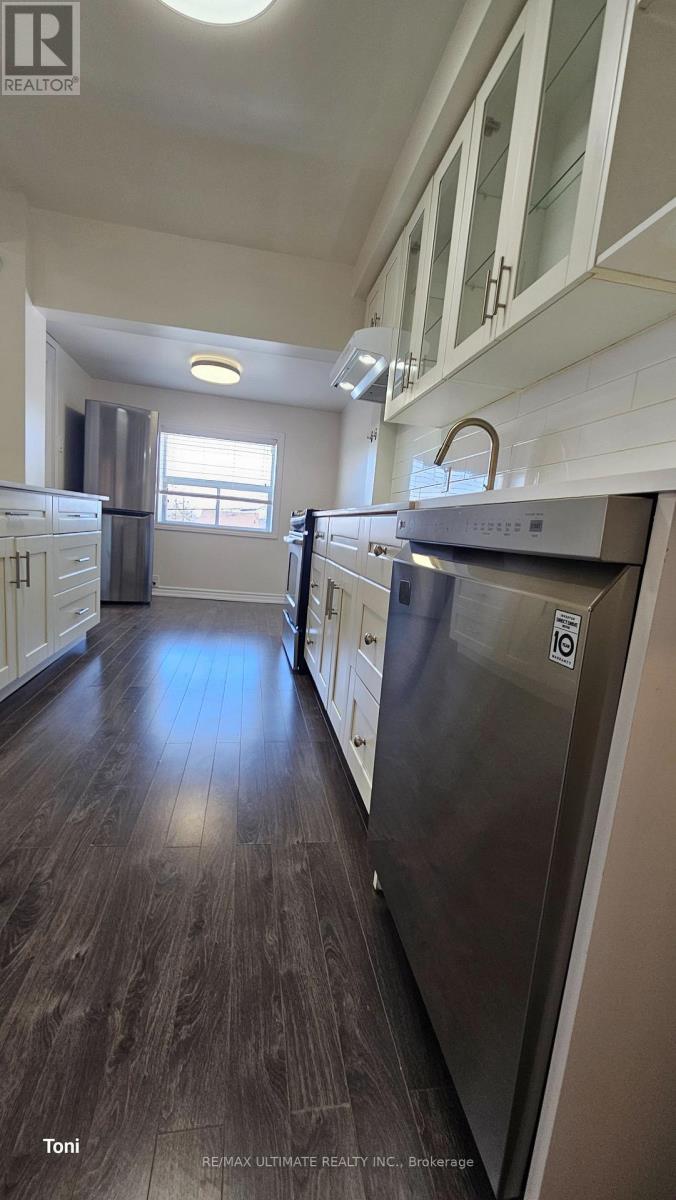 16 Failsworth Avenue, Toronto, Ontario  M6M 3J2 - Photo 12 - W13014490