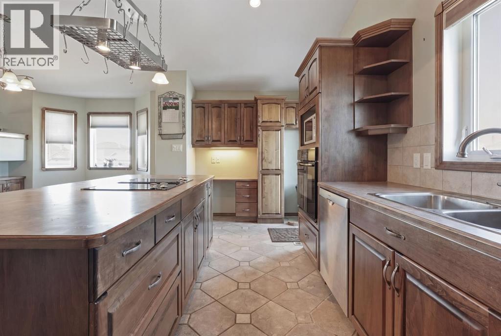 50 Thyrza Burkitt Place N, Lethbridge, Alberta  T1H 5M5 - Photo 10 - A2301459