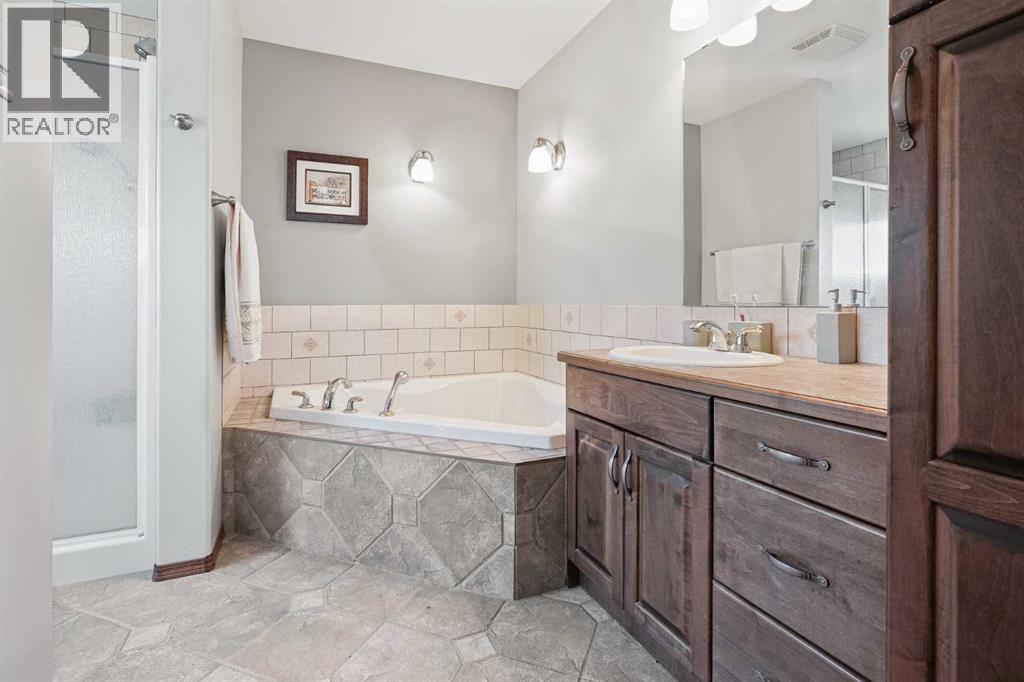 50 Thyrza Burkitt Place N, Lethbridge, Alberta  T1H 5M5 - Photo 20 - A2301459