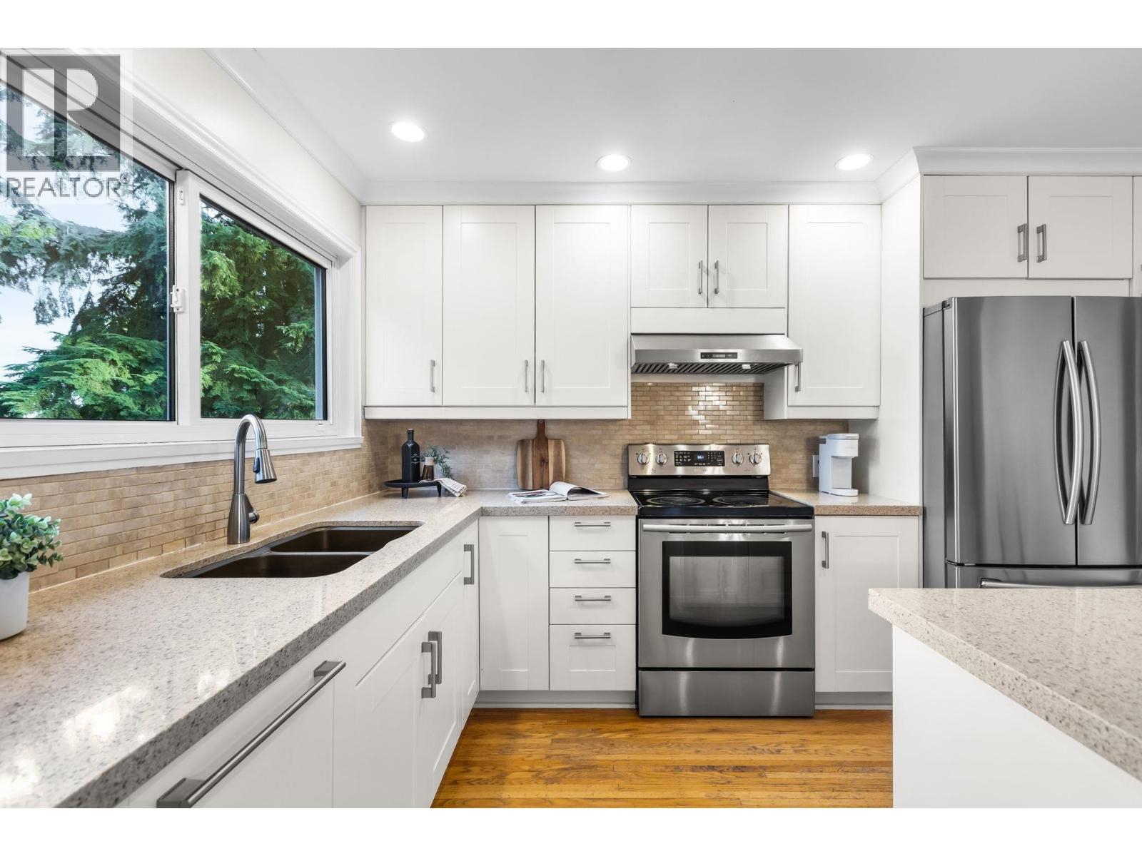 2983 Surf Crescent, Coquitlam, British Columbia  V3C 3S7 - Photo 9 - R3112778