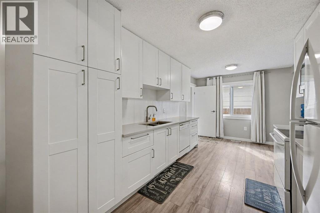 47 Sunhurst Court Se, Calgary, Alberta  T2X 1Y3 - Photo 11 - A2298974