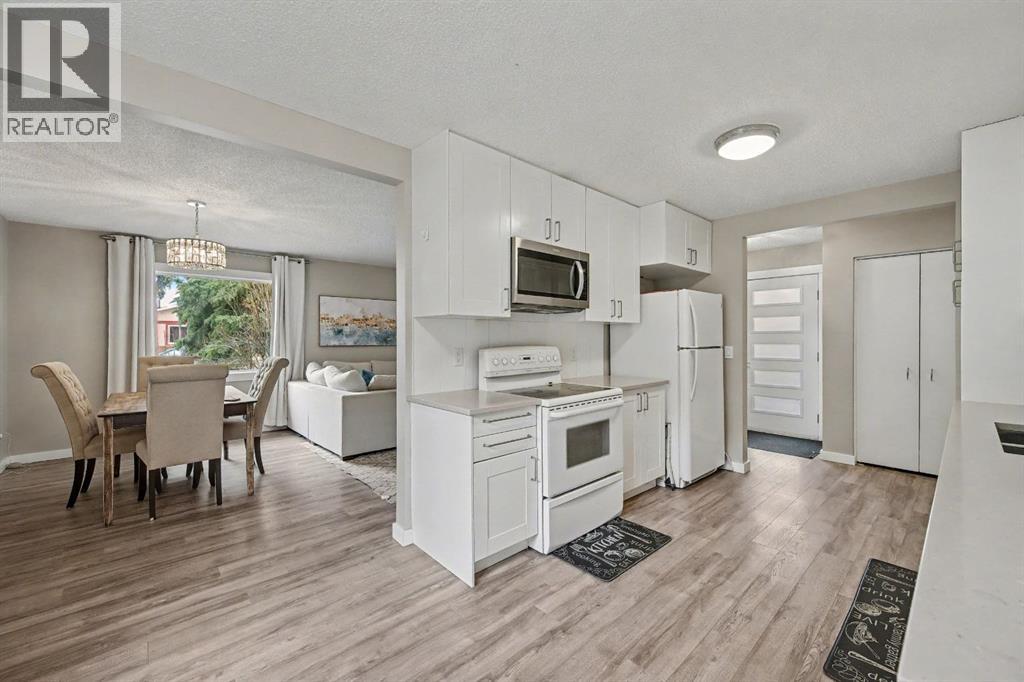 47 Sunhurst Court Se, Calgary, Alberta  T2X 1Y3 - Photo 9 - A2298974