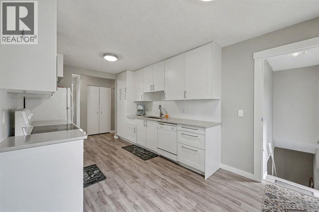 47 Sunhurst Court Se, Calgary, Alberta  T2X 1Y3 - Photo 8 - A2298974