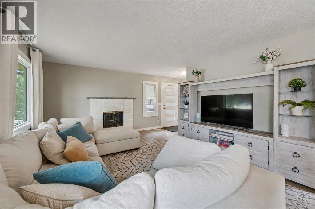 47 Sunhurst Court Se, Calgary, Alberta  T2X 1Y3 - Photo 6 - A2298974