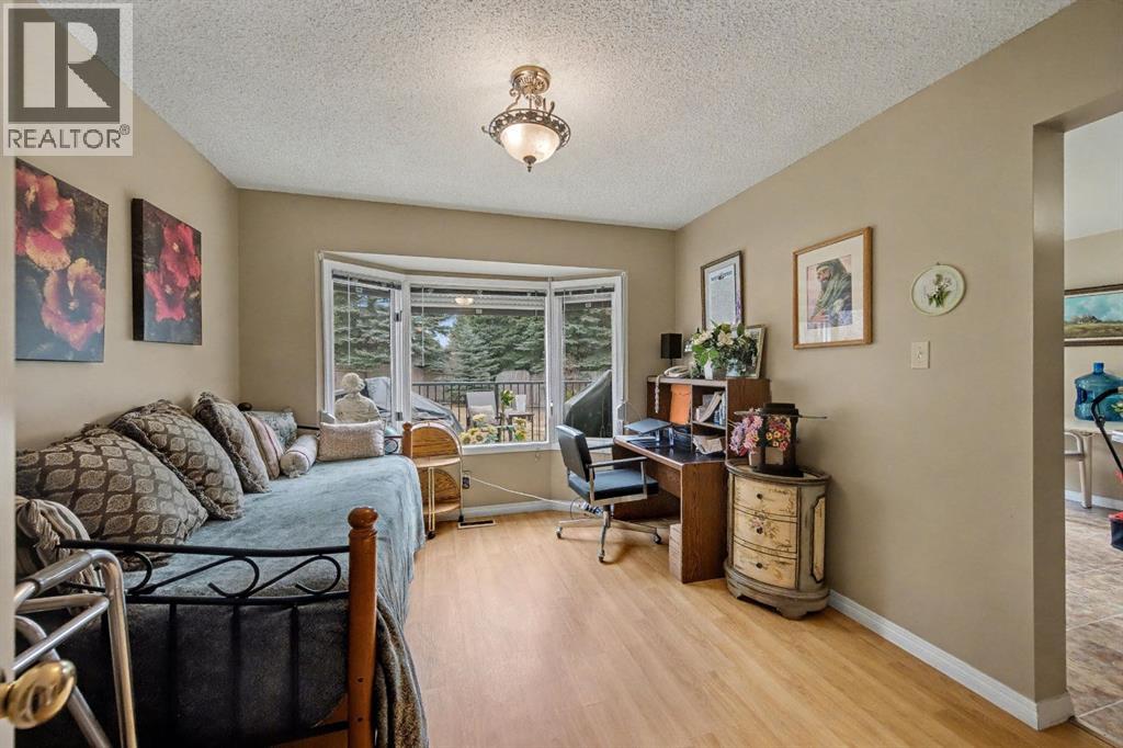 983 Woodbine Boulevard SW, Calgary, Alberta  t2w 4a7 - Photo 11 - A2301604