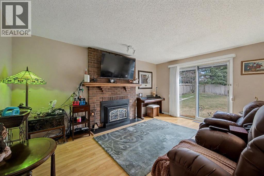 983 Woodbine Boulevard SW, Calgary, Alberta  t2w 4a7 - Photo 7 - A2301604