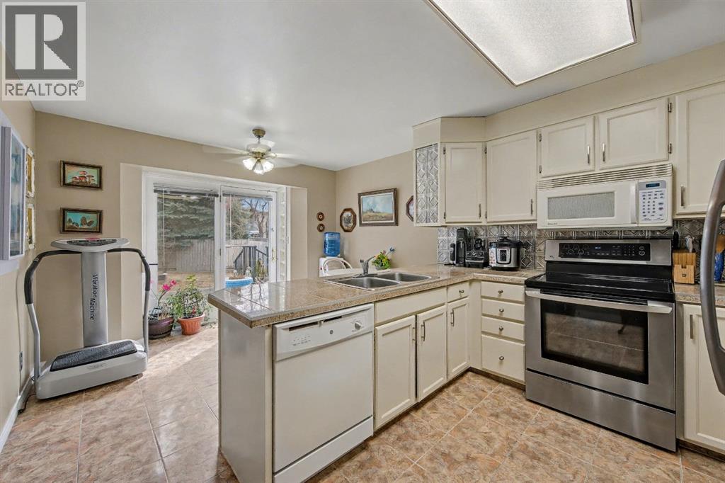 983 Woodbine Boulevard SW, Calgary, Alberta  t2w 4a7 - Photo 14 - A2301604