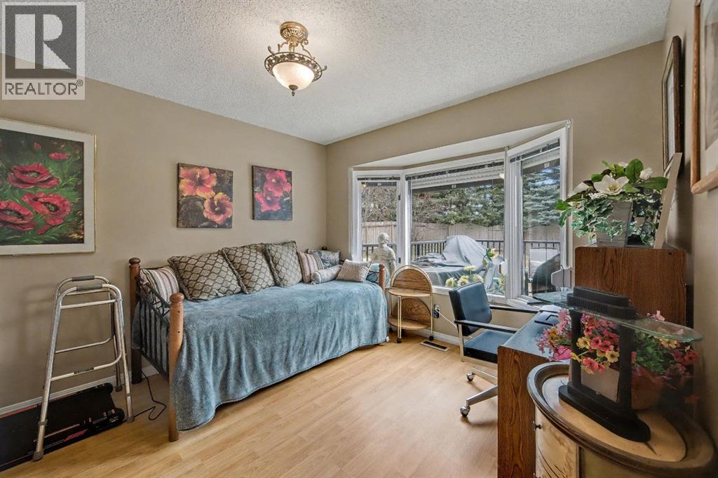 983 Woodbine Boulevard SW, Calgary, Alberta  t2w 4a7 - Photo 12 - A2301604