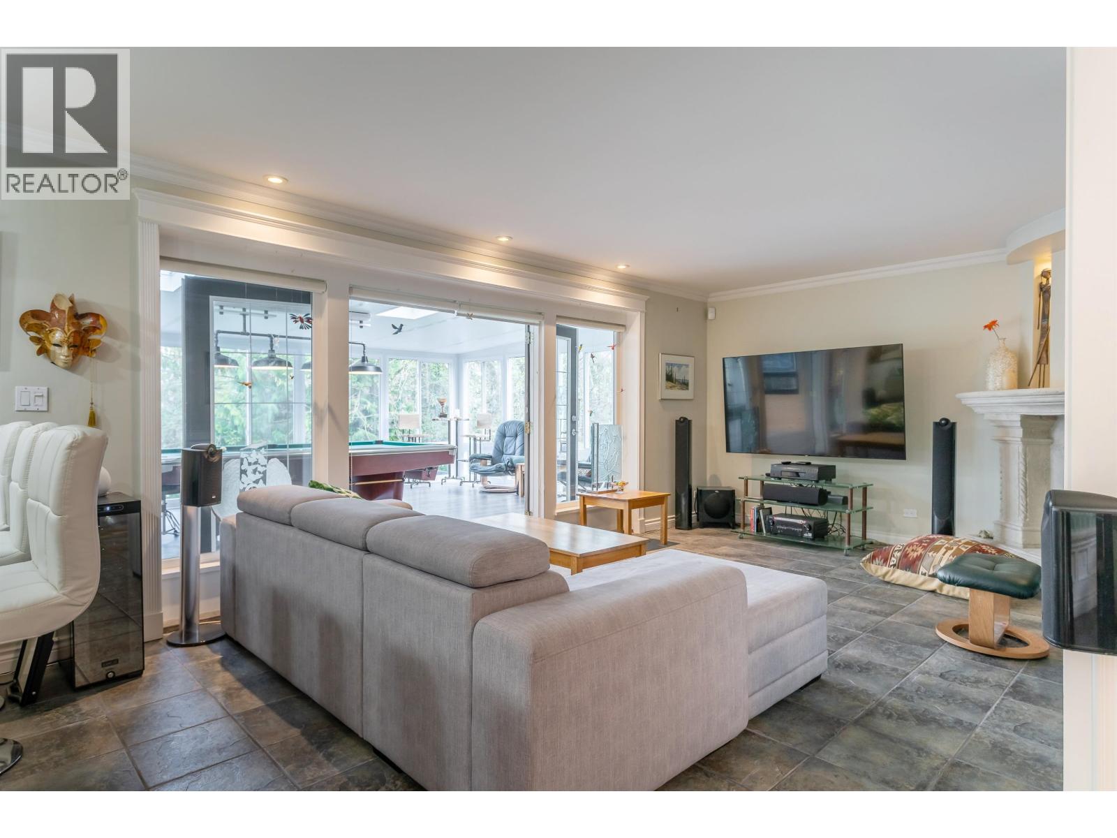 5823 Highfield Drive, Burnaby, British Columbia  V5B 1E4 - Photo 19 - R3112982