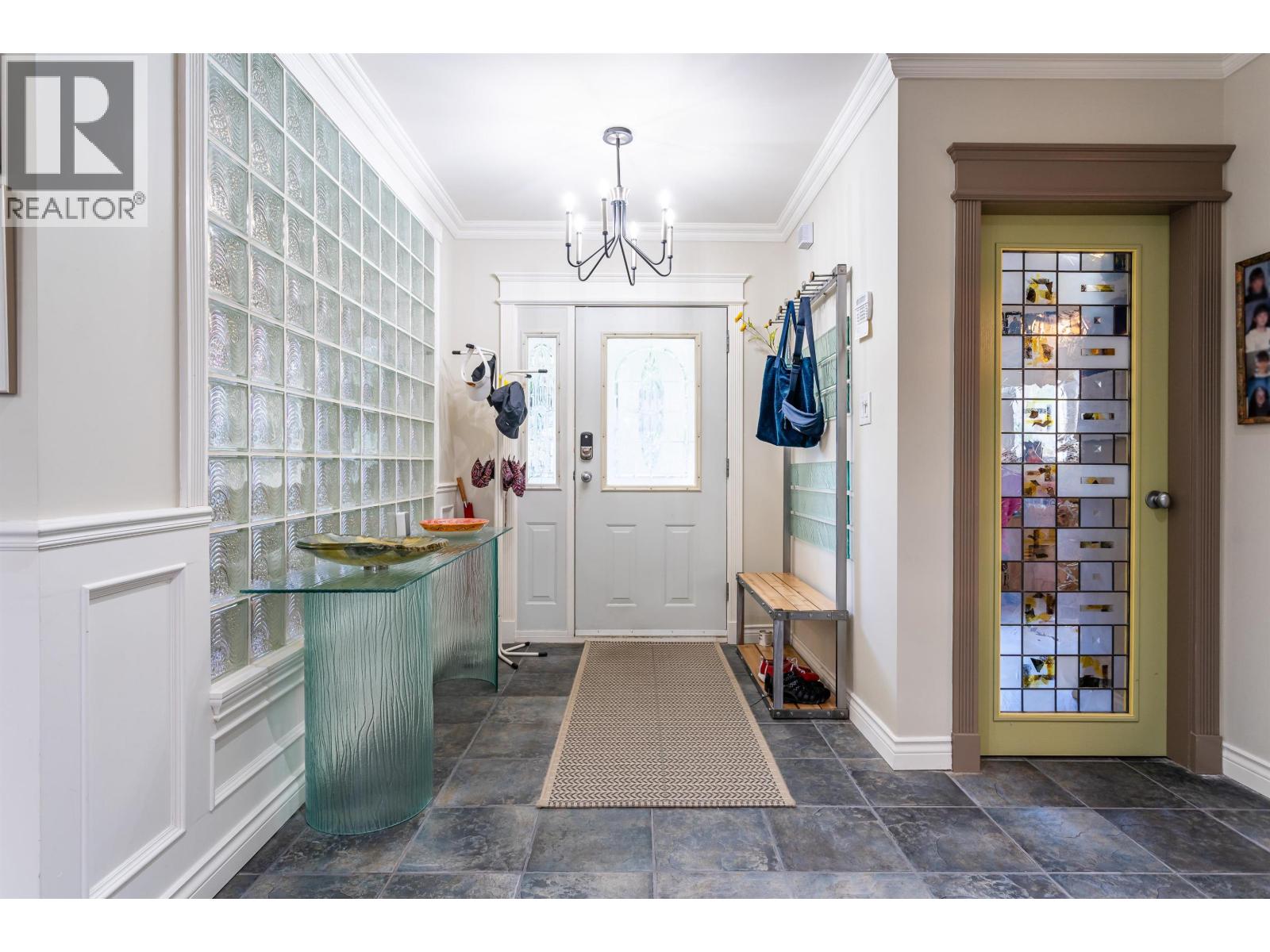 5823 Highfield Drive, Burnaby, British Columbia  V5B 1E4 - Photo 3 - R3112982