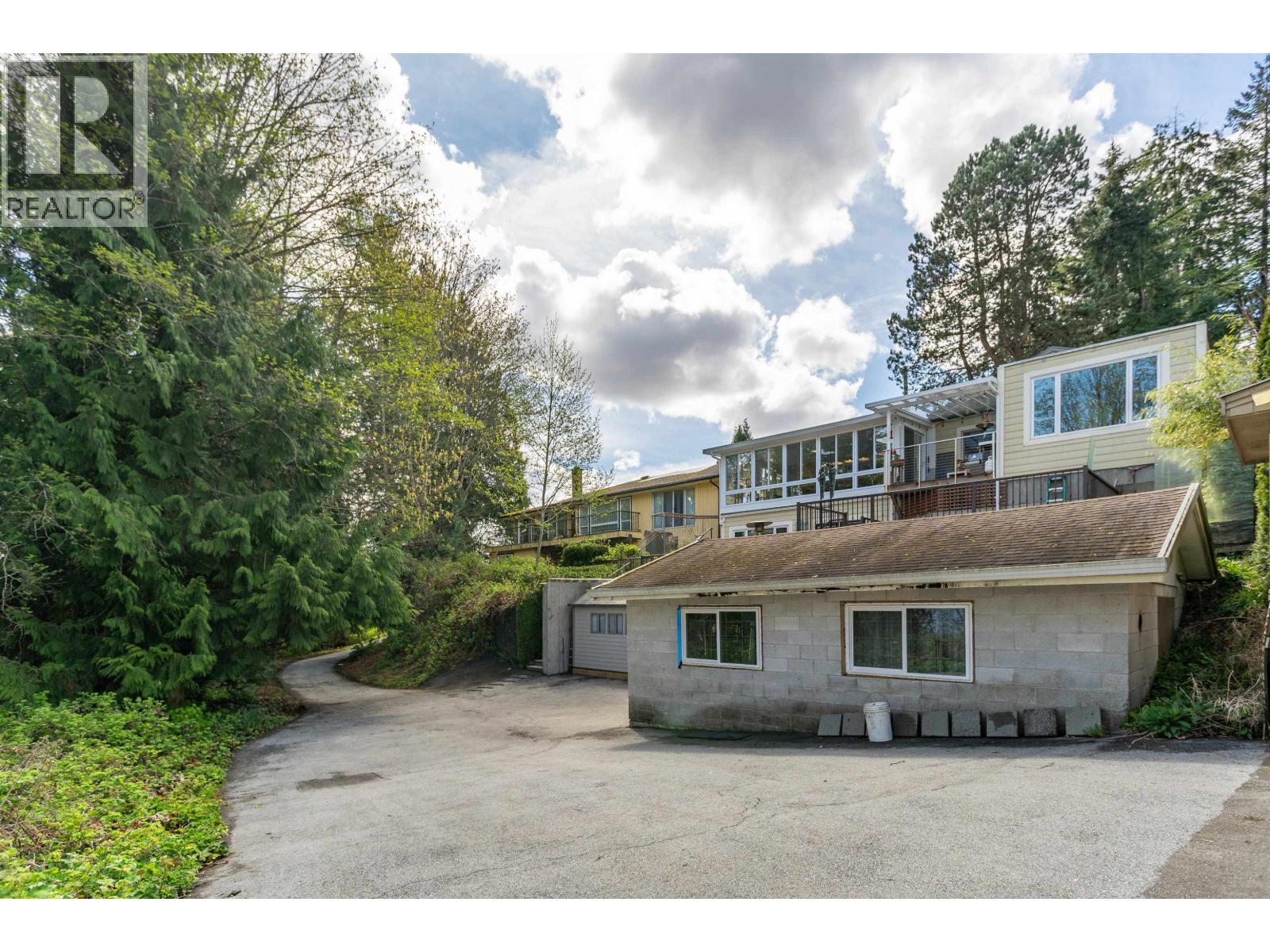 5823 Highfield Drive, Burnaby, British Columbia  V5B 1E4 - Photo 39 - R3112982