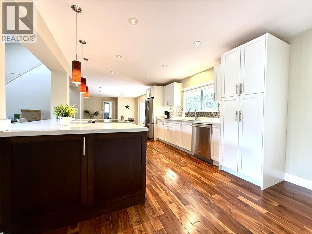 1510 Macdonald Place, Squamish, British Columbia  V0N 1H0 - Photo 2 - R3112992