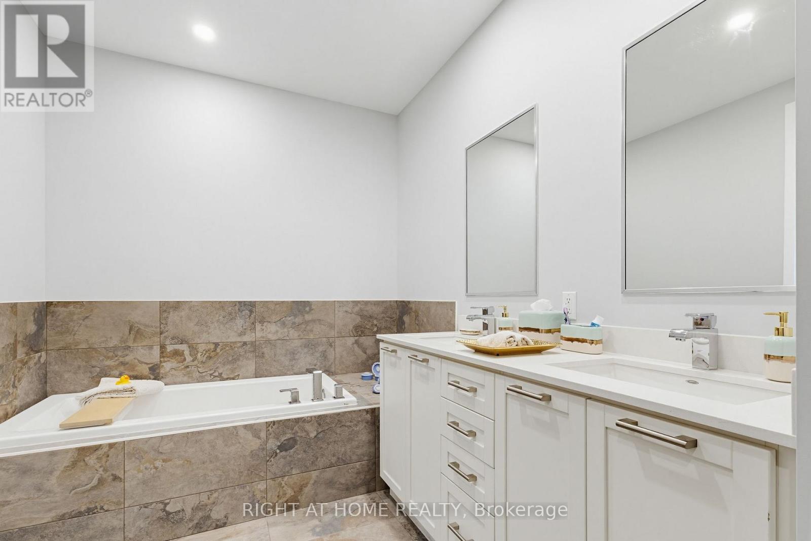 Ph08 - 2480 Prince Michael Drive, Oakville, Ontario  L6H 0H1 - Photo 20 - W13015038