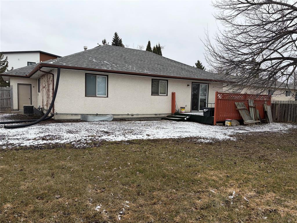 279 Stone Bridge Crossing, Steinbach, Manitoba  R5G 2B3 - Photo 1 - 202607632