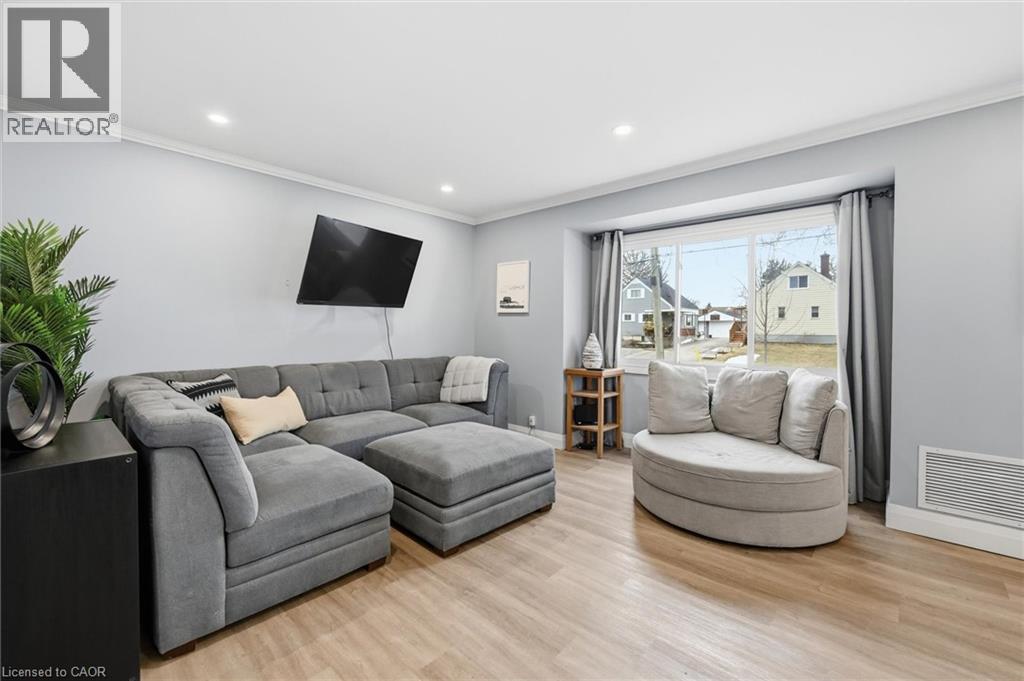 70 Whyte Avenue N, Thorold, Ontario  L2V 2T7 - Photo 5 - 40801157