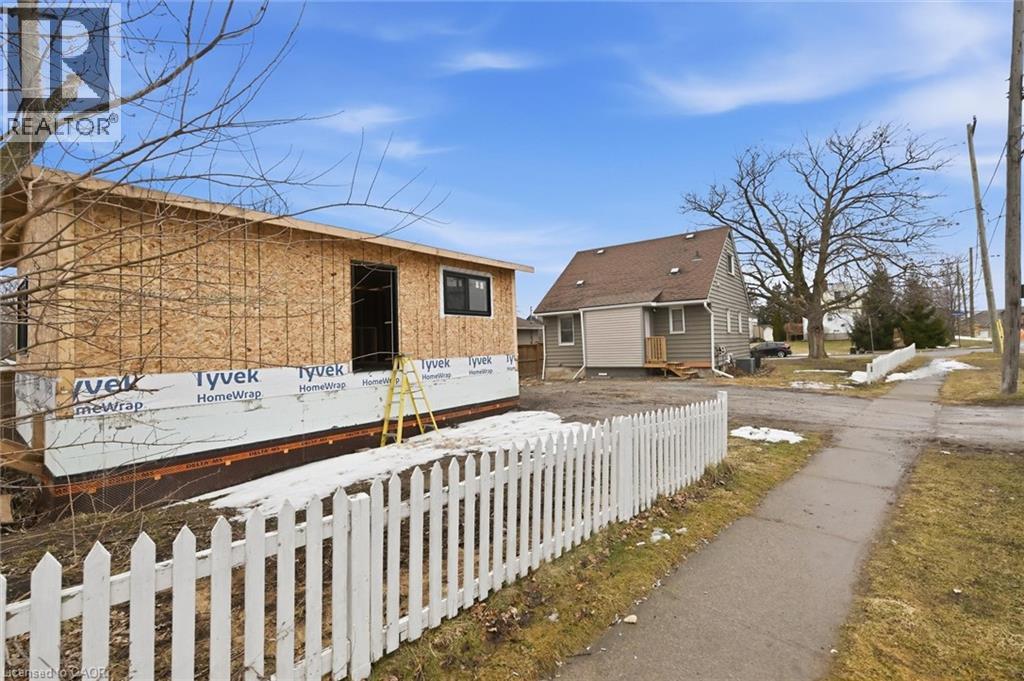 70 Whyte Avenue N, Thorold, Ontario  L2V 2T7 - Photo 4 - 40801157