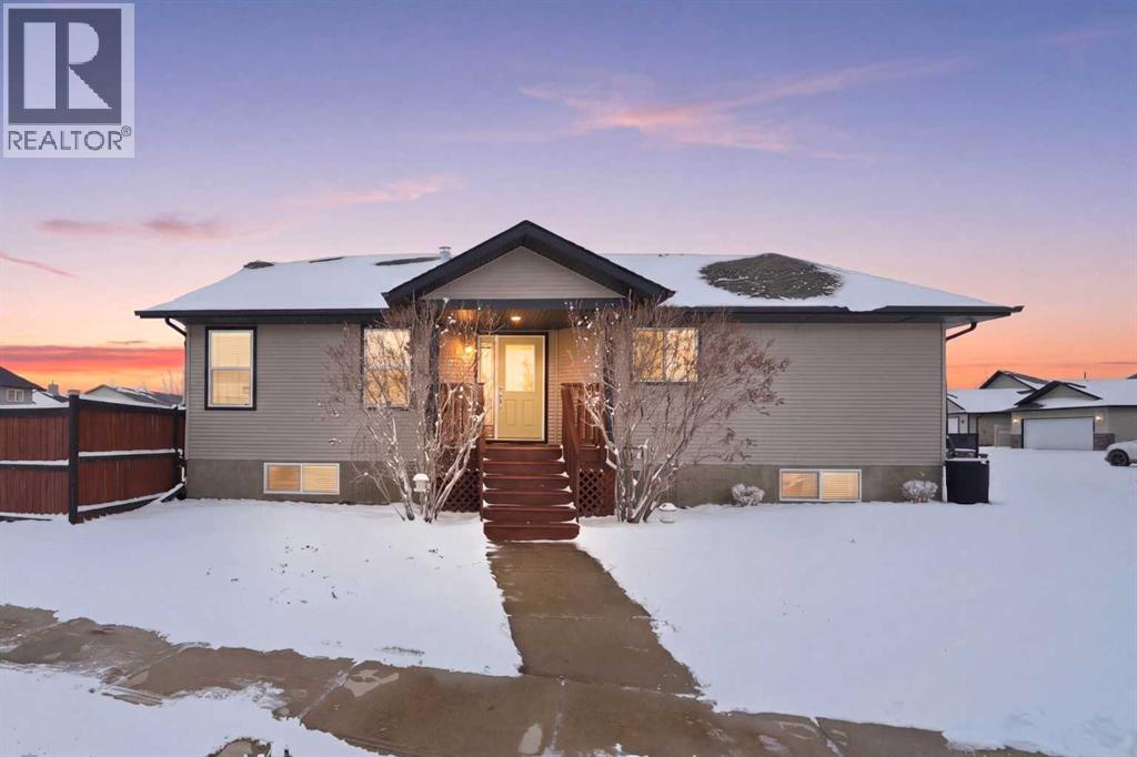 15 Logan Court, Sylvan Lake, Alberta  T4S 2P4 - Photo 2 - A2300325