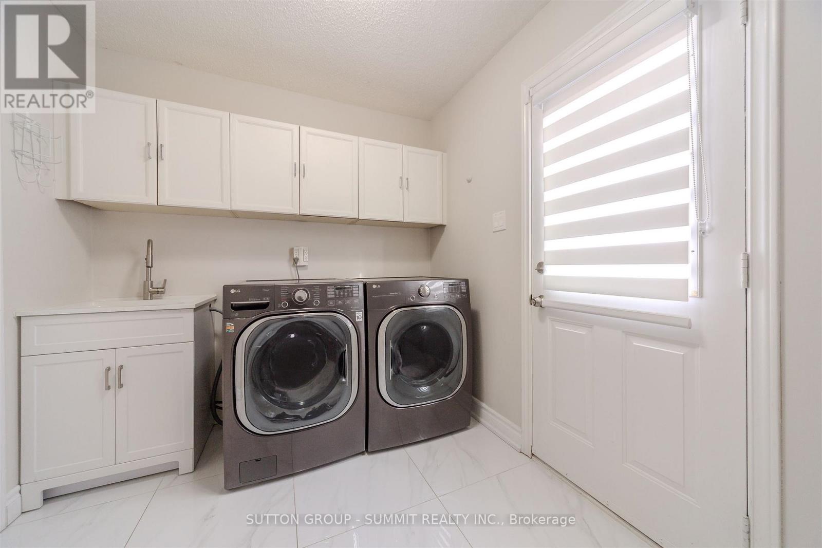 1104 Ambercroft Lane, Oakville, Ontario  L6M 1Z2 - Photo 19 - W12780256