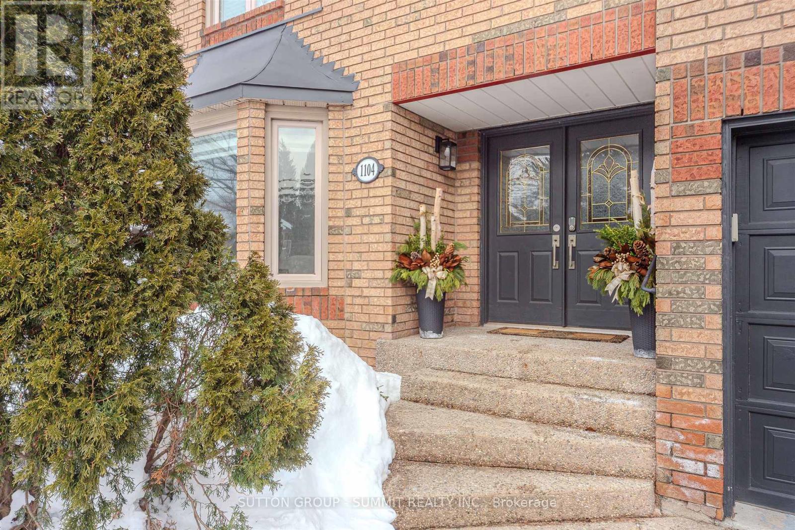 1104 Ambercroft Lane, Oakville, Ontario  L6M 1Z2 - Photo 2 - W12780256