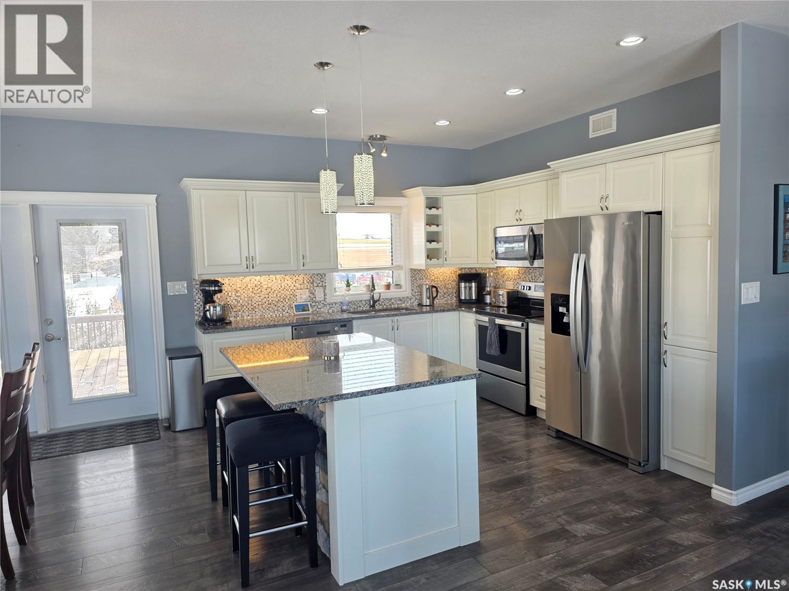 601 Selkirk Street, Outlook, Saskatchewan  S0L 2N0 - Photo 2 - SK033277