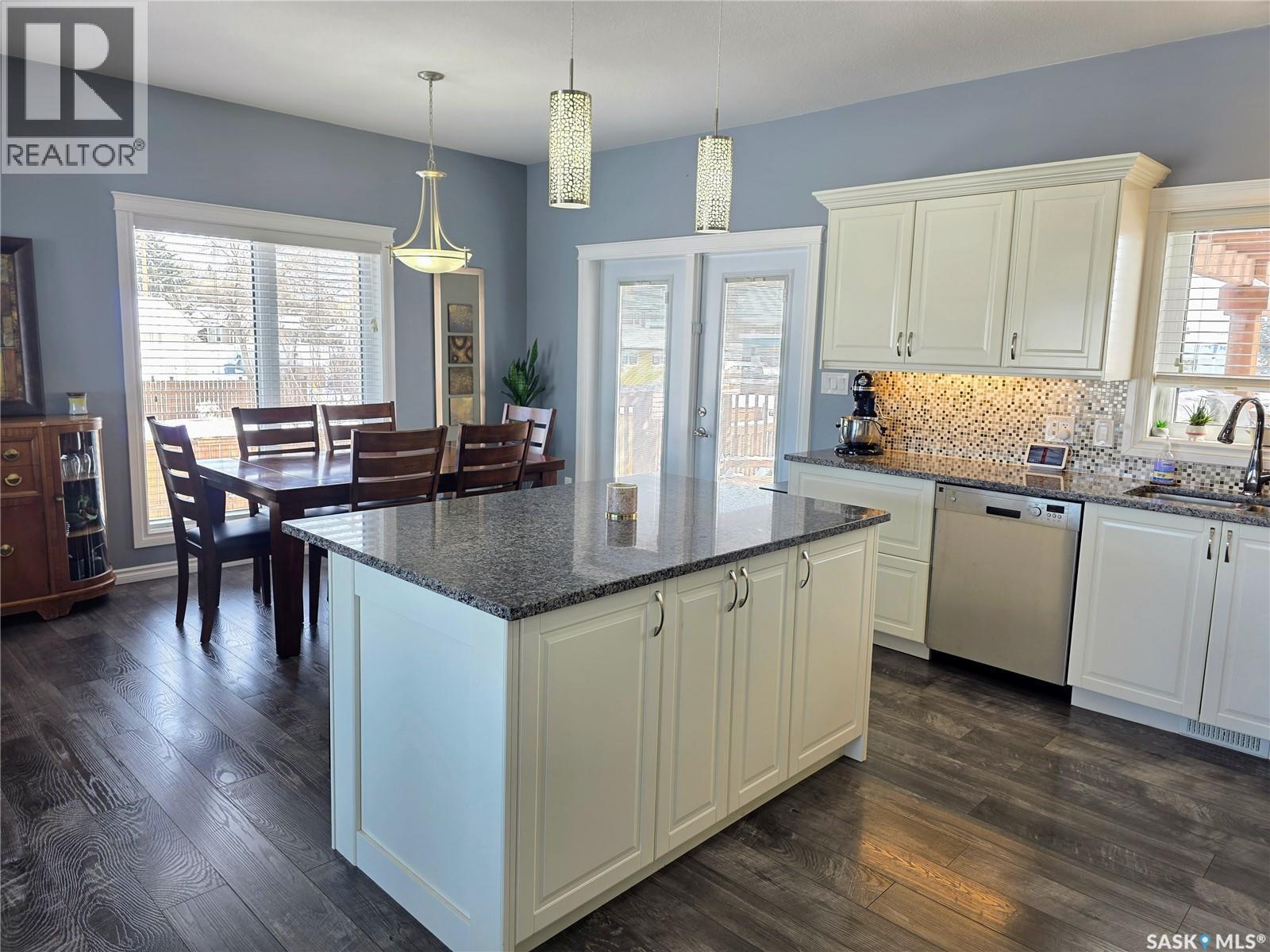 601 Selkirk Street, Outlook, Saskatchewan  S0L 2N0 - Photo 3 - SK033277