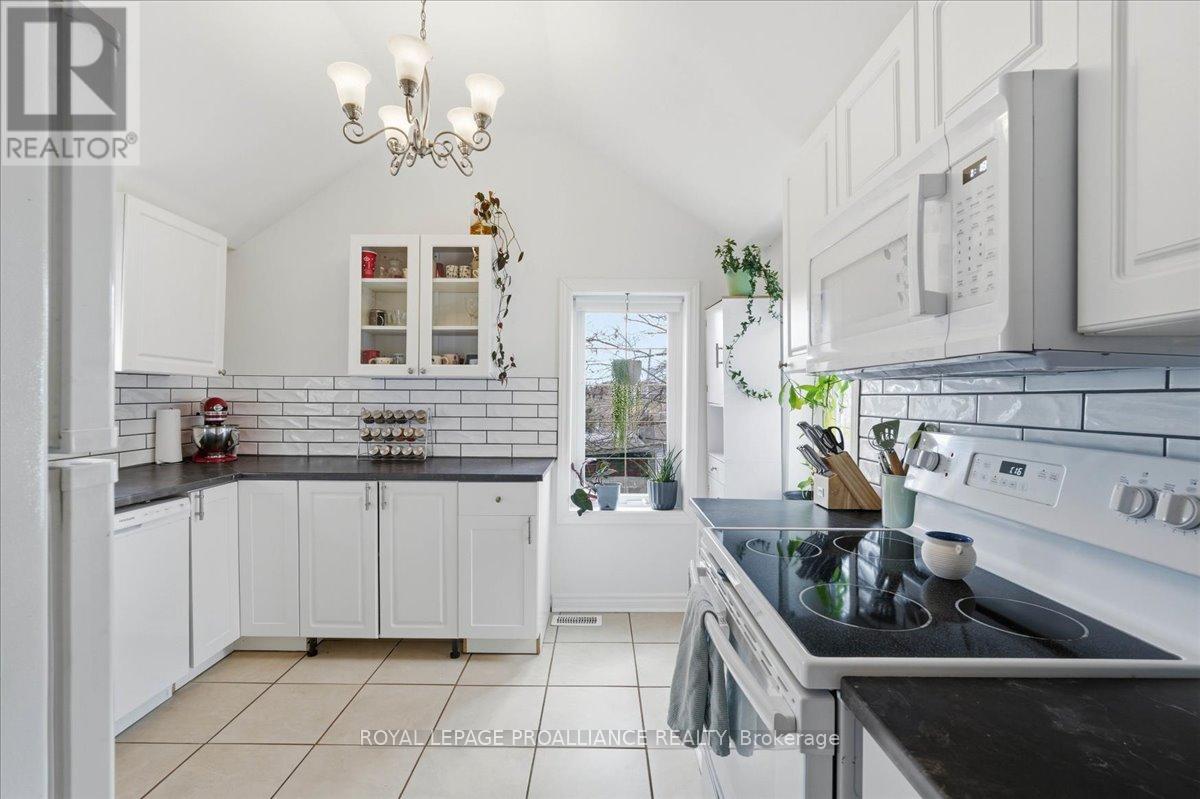 209 Dundas Street E, Quinte West, Ontario  K8V 1M1 - Photo 6 - X13015042