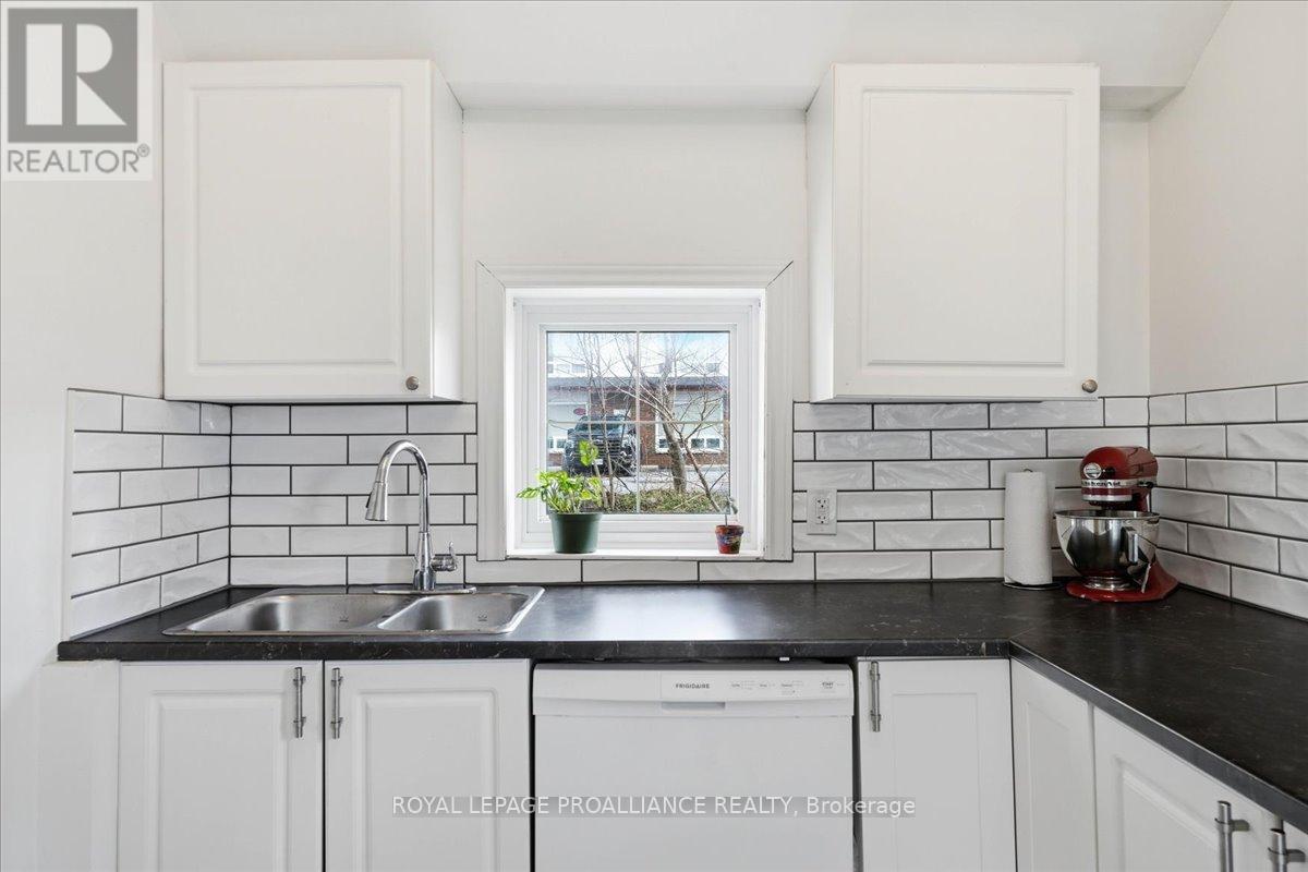 209 Dundas Street E, Quinte West, Ontario  K8V 1M1 - Photo 8 - X13015042