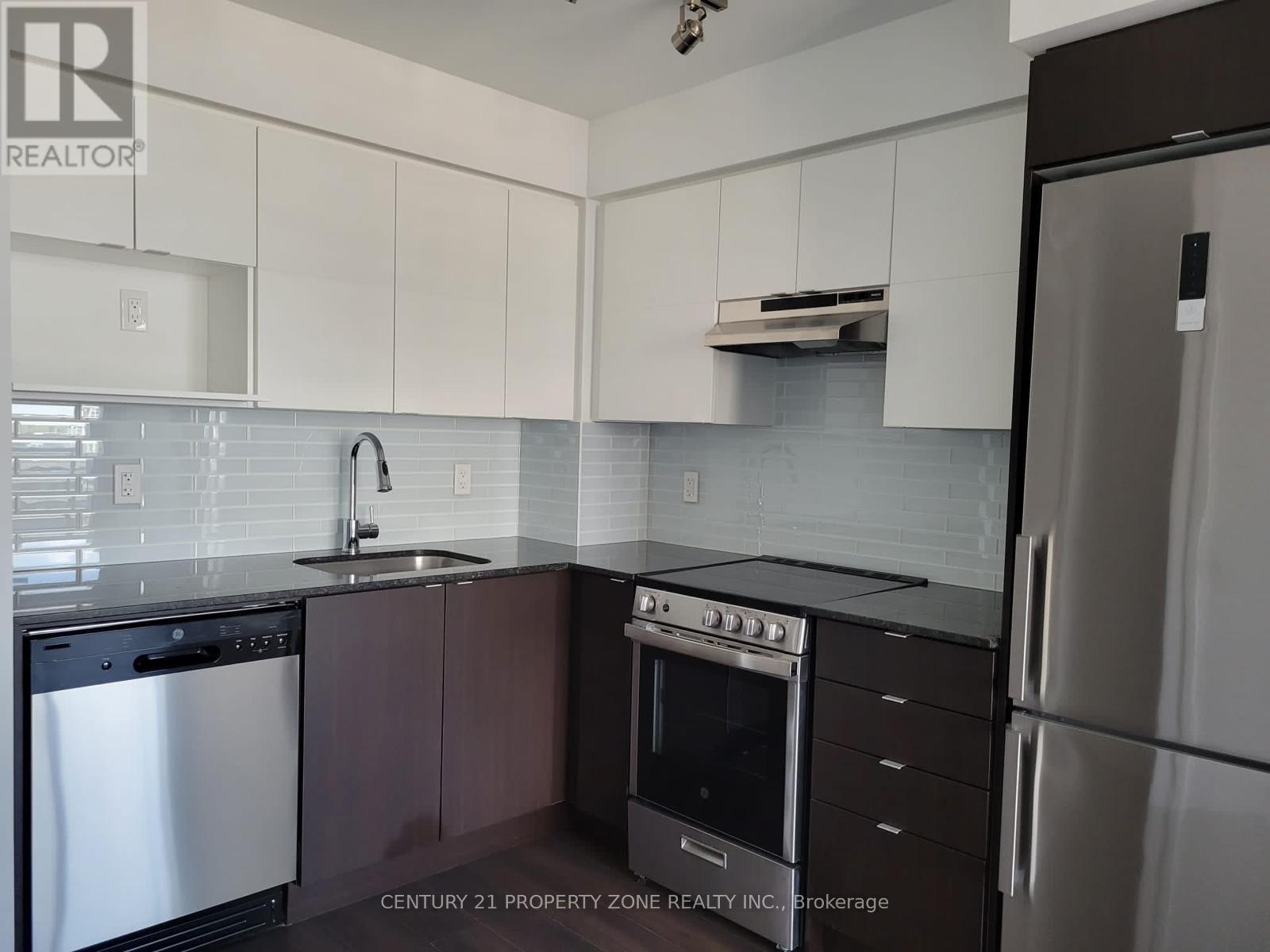 820 - 120 Varna Drive, Toronto, Ontario  M6A 0B3 - Photo 3 - C13015074