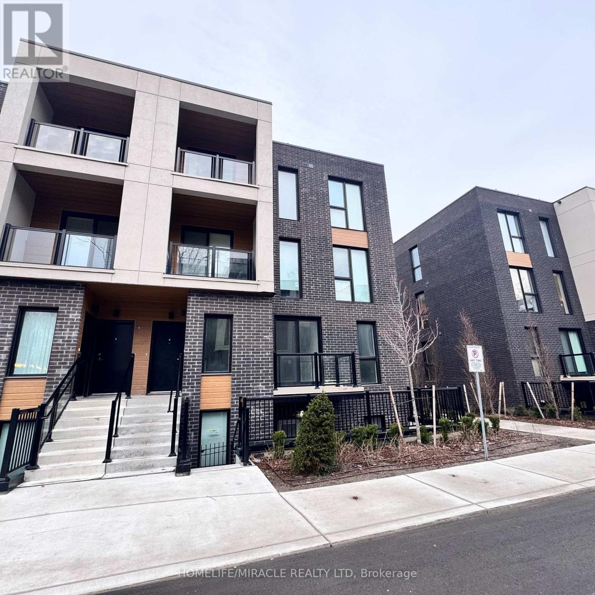 4 - 176 CLONMORE DRIVE, Toronto, Ontario