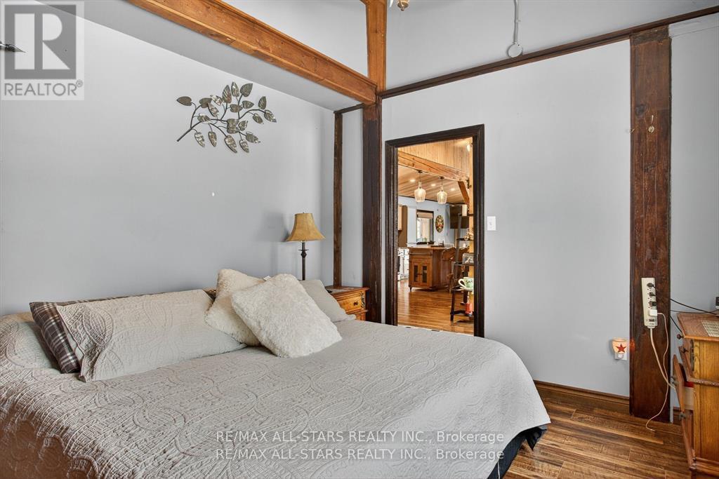 28 Pine Ridge Road, Kawartha Lakes, Ontario  K0M 2L0 - Photo 18 - X12902372