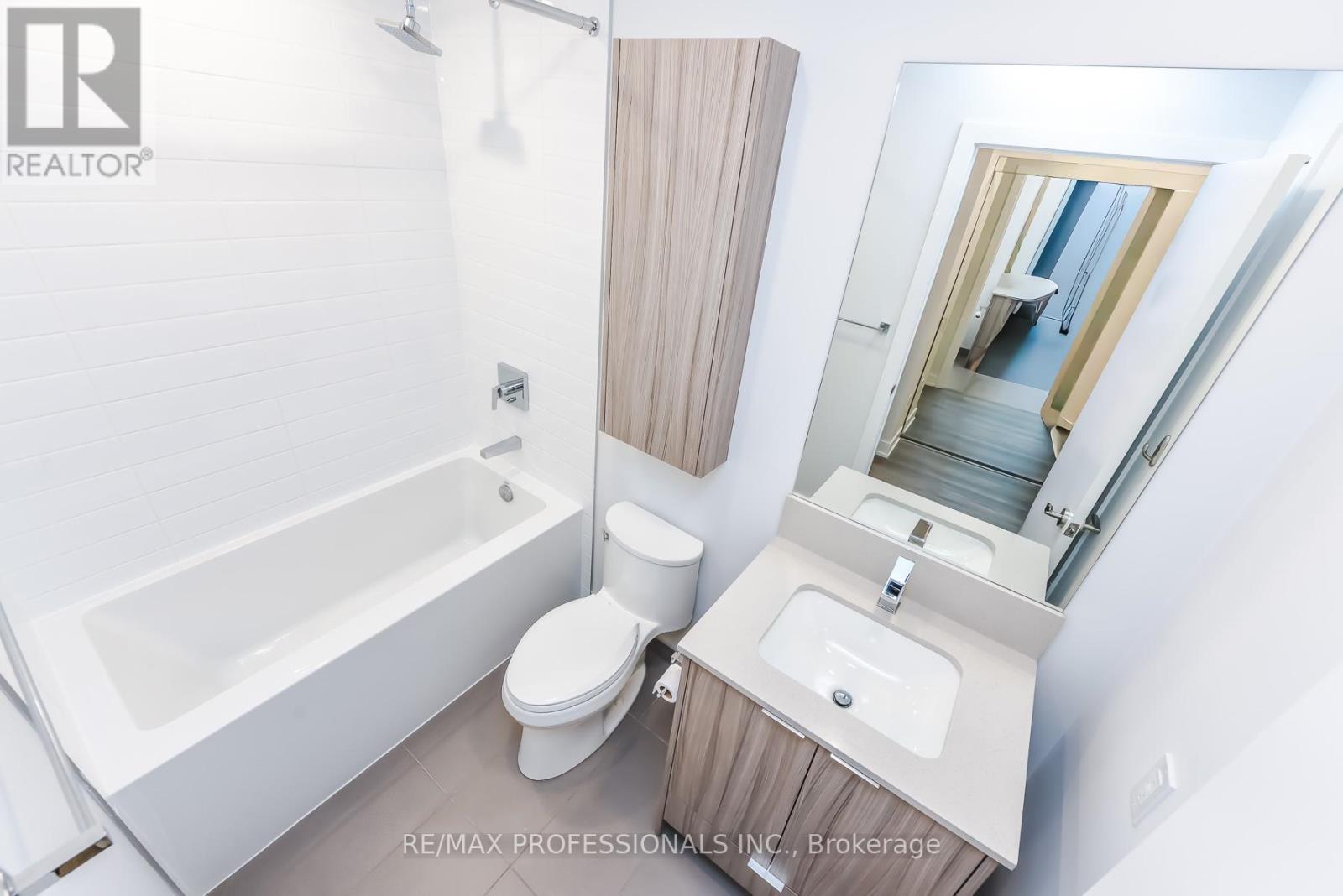 1104 - 430 Square One Drive, Mississauga, Ontario  L5B 0L6 - Photo 14 - W13015044