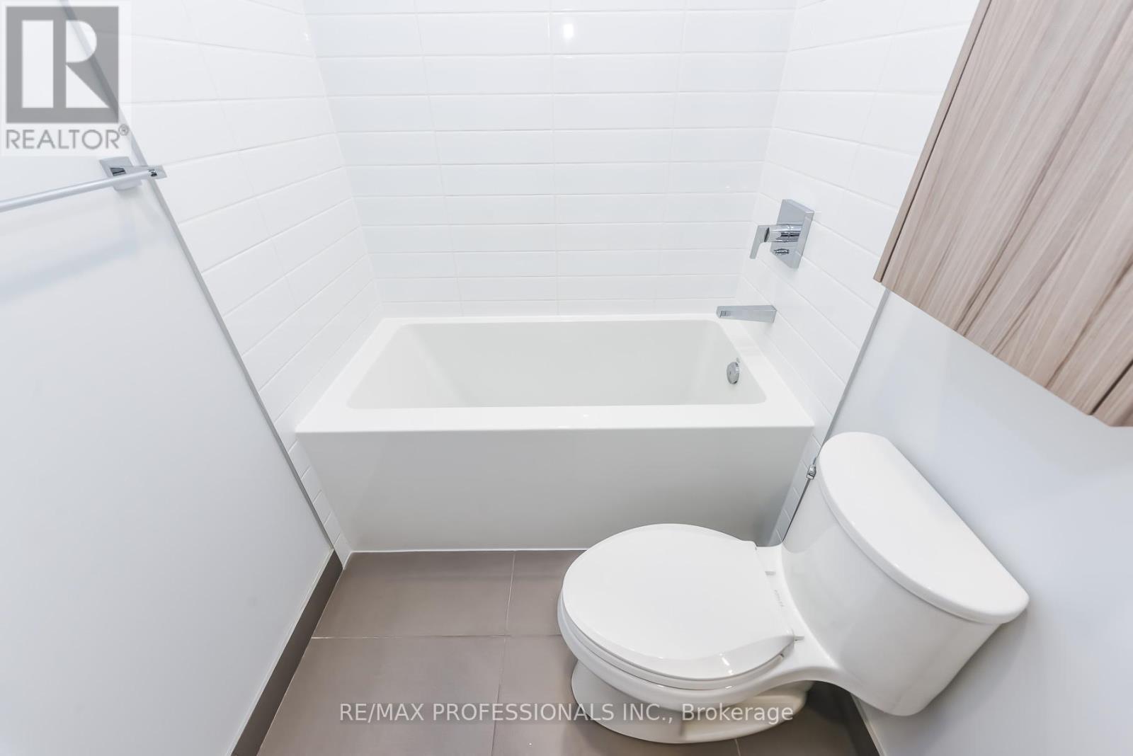 1104 - 430 Square One Drive, Mississauga, Ontario  L5B 0L6 - Photo 15 - W13015044