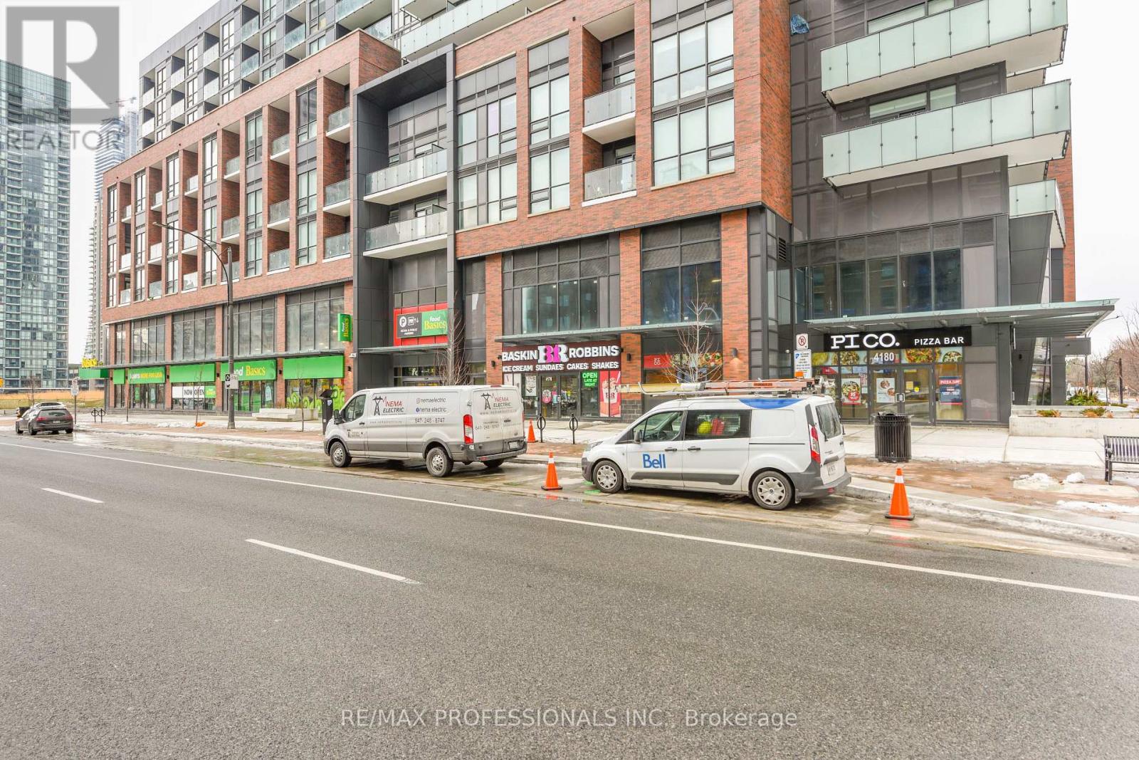 1104 - 430 Square One Drive, Mississauga, Ontario  L5B 0L6 - Photo 3 - W13015044