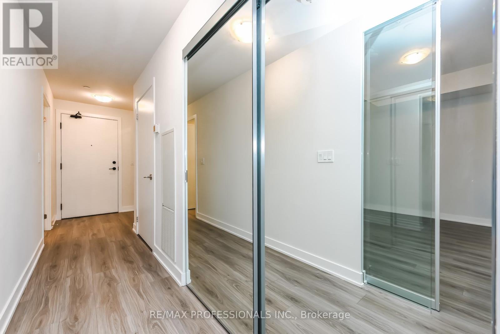 1104 - 430 Square One Drive, Mississauga, Ontario  L5B 0L6 - Photo 30 - W13015044